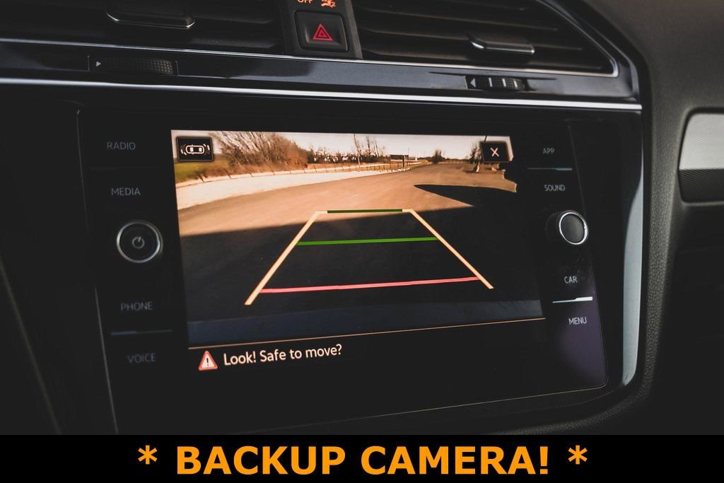 Used 2022 Volkswagen Tiguan SE R-Line image 3