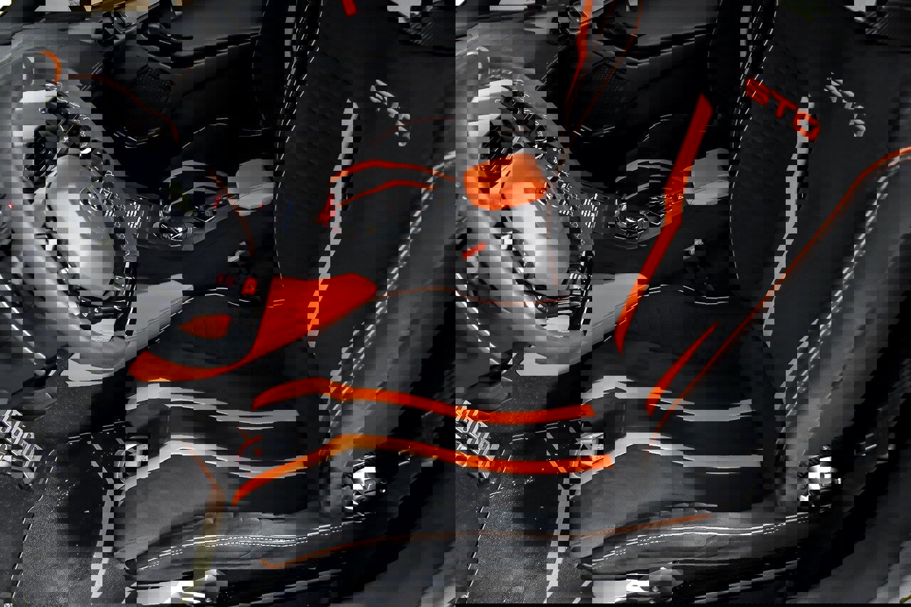 Used 2021 Lamborghini Huracan STO image 24