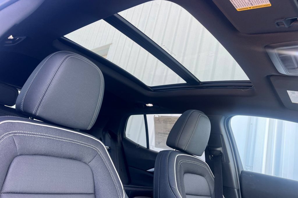 New 2026 Chevrolet Equinox EV LT w/ Convenience Package II FWD image 14