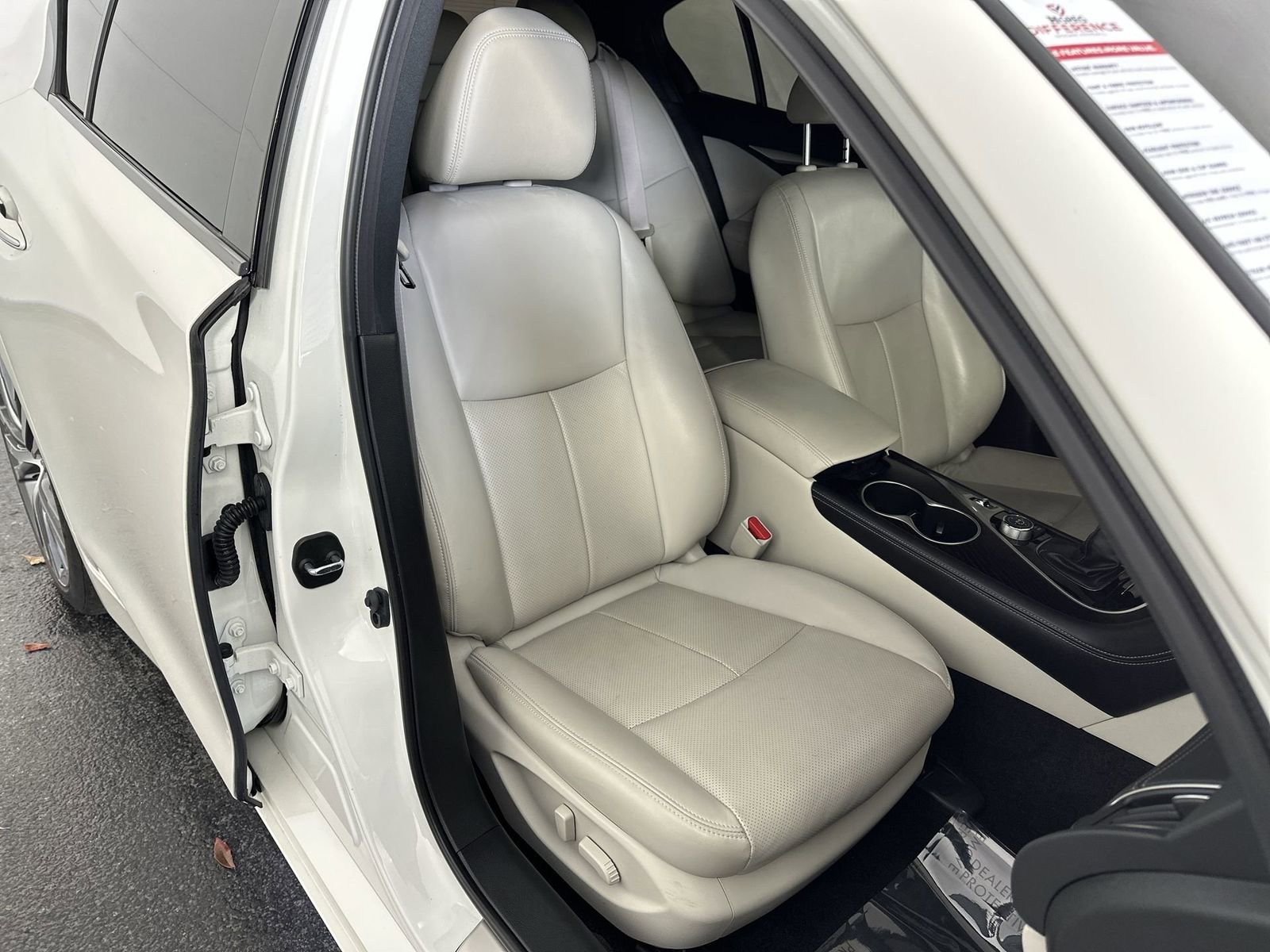 Used 2024 INFINITI Q50 Sensory image 31