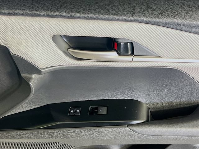 Used 2025 Toyota Camry SE FWD image 32