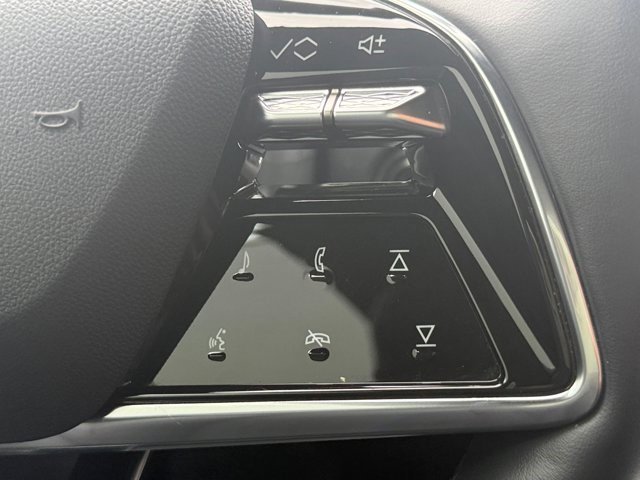 Certified 2024 Cadillac Lyriq Luxury AWD/4WD image 10