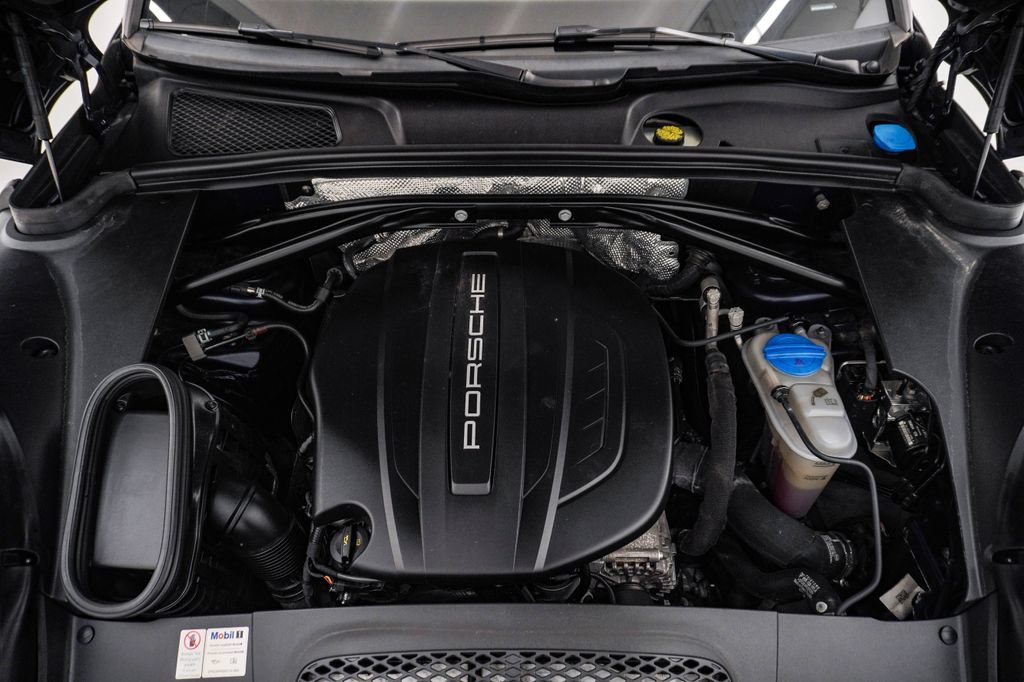 Used 2017 Porsche Macan AWD/4WD image 29