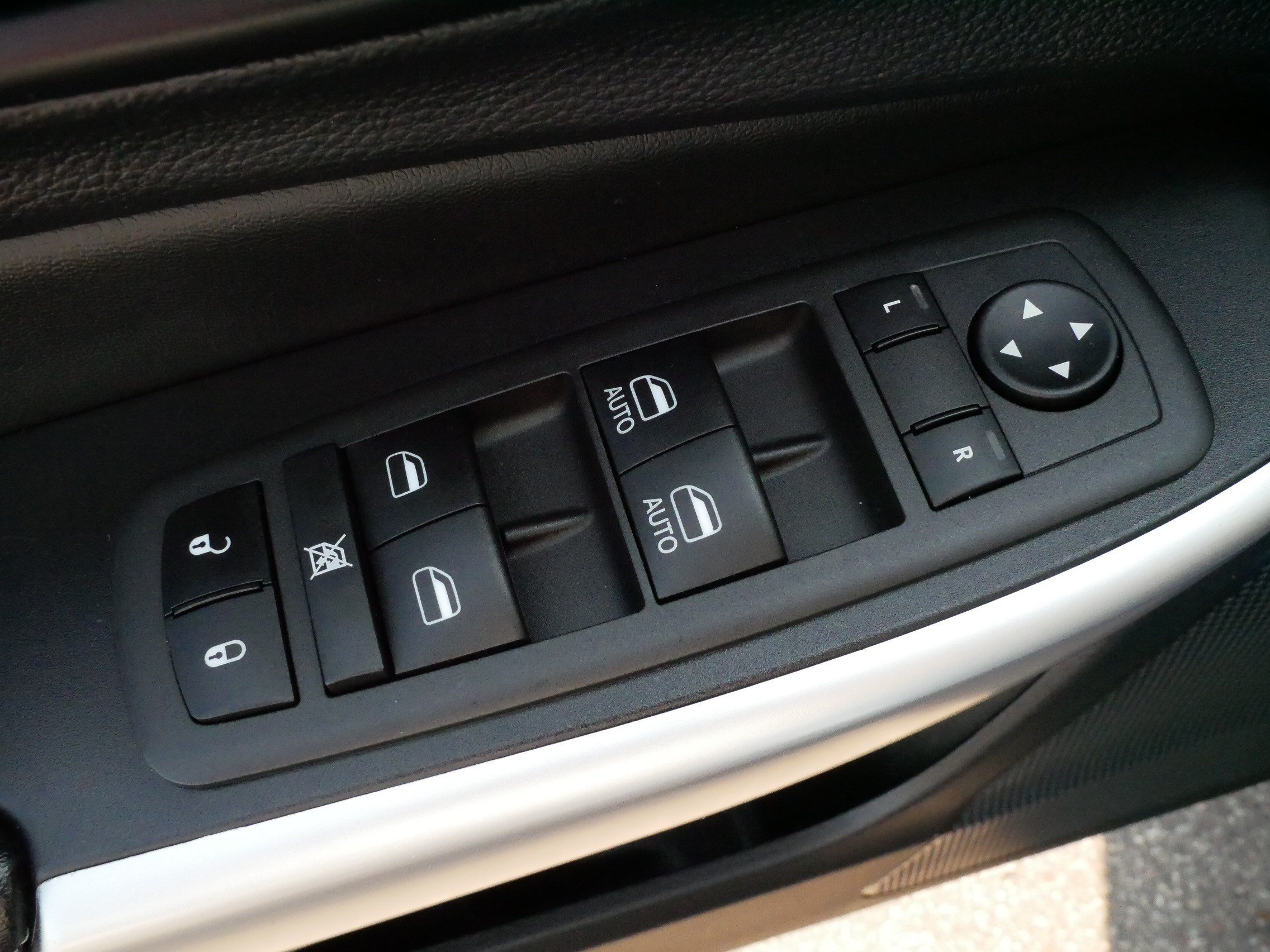 Used 2022 Jeep Cherokee Latitude AWD/4WD image 19