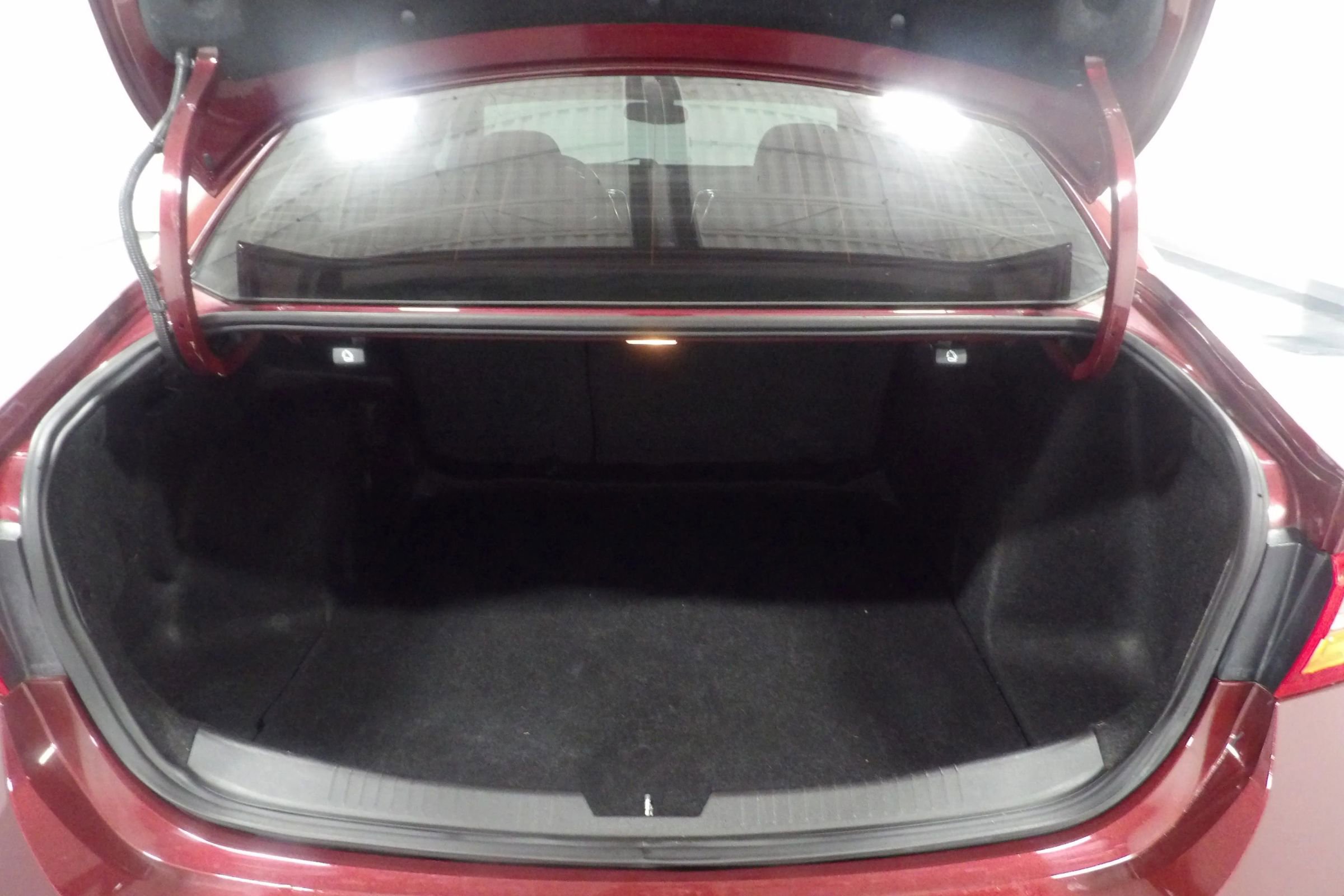 Used 2016 Chevrolet Malibu LT image 9