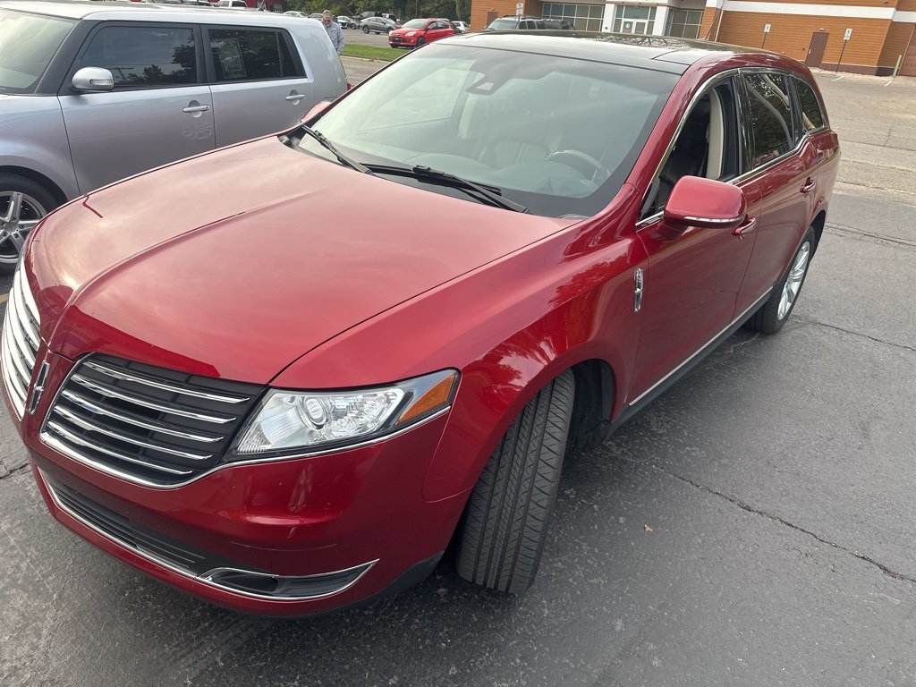 Used 2018 Lincoln MKT FWD