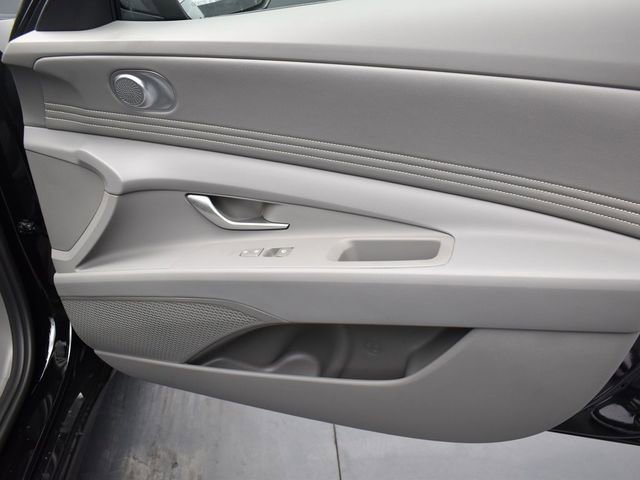 Used 2025 Hyundai Elantra SEL FWD image 33