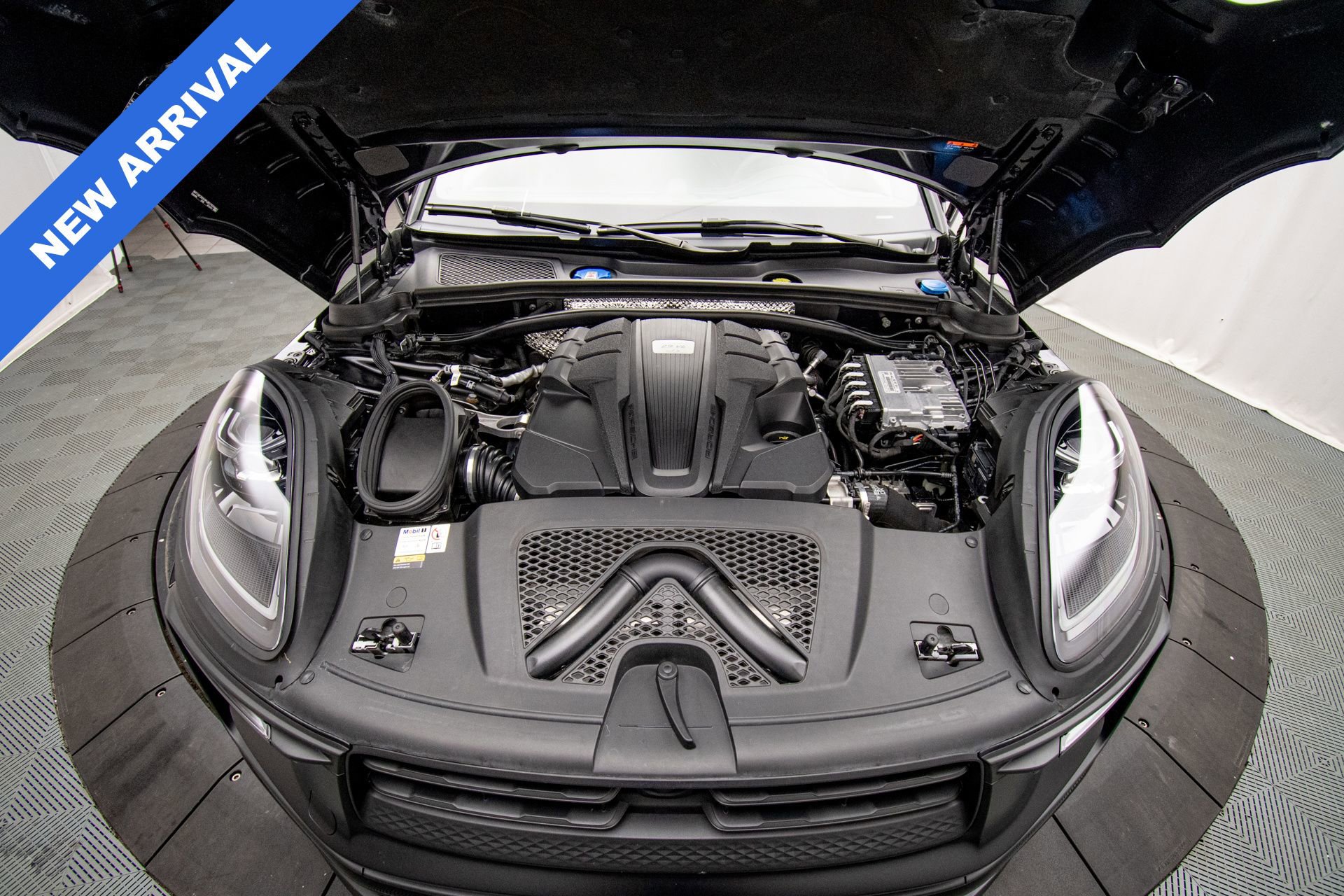 Used 2023 Porsche Macan GTS w/ GTS Sport Package AWD/4WD image 47