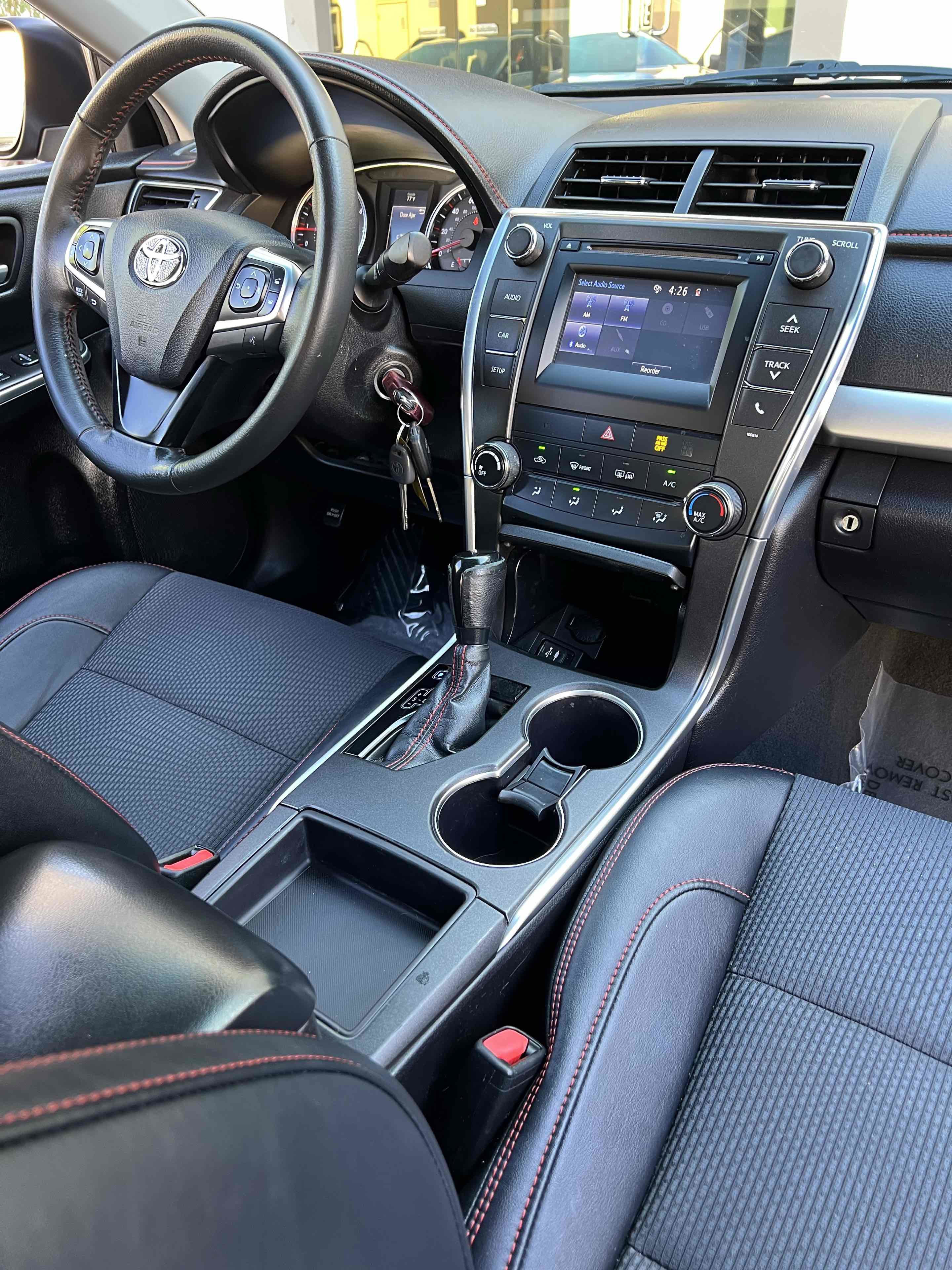 Used 2017 Toyota Camry SE w/ Moonroof Package FWD image 38