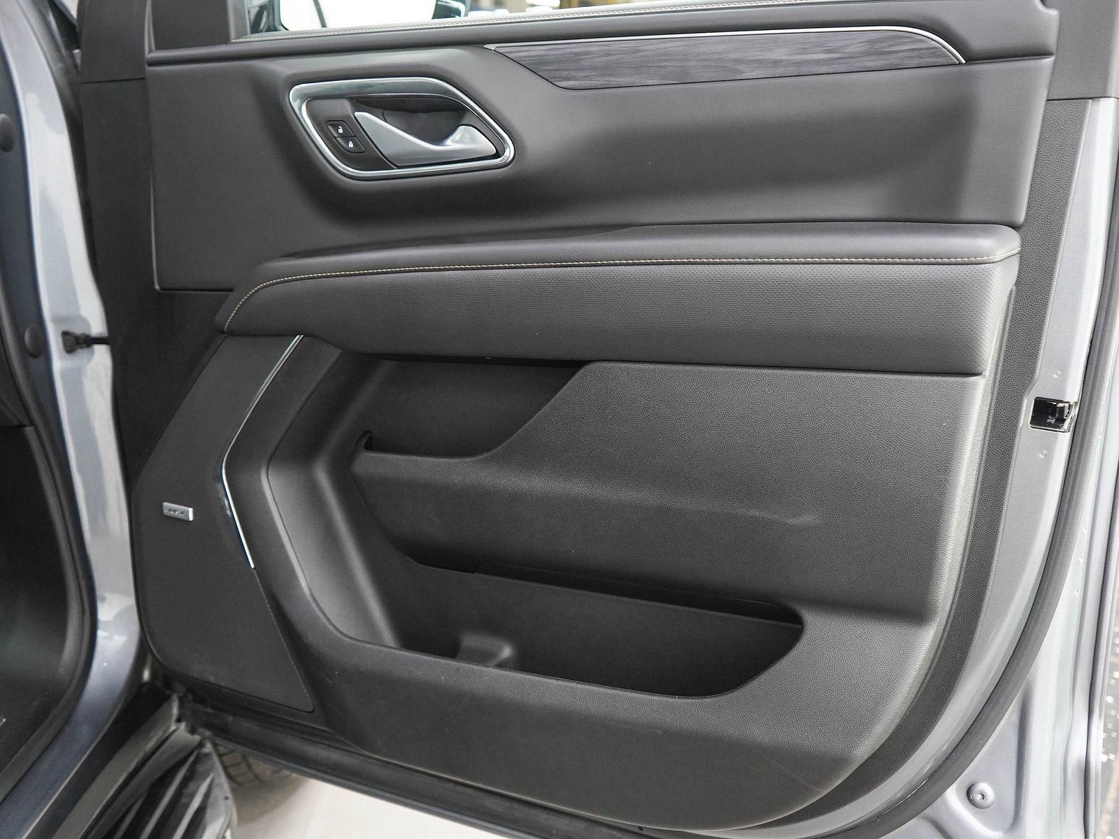 Used 2022 GMC Yukon SLT w/ SLT Premium Package AWD/4WD image 9