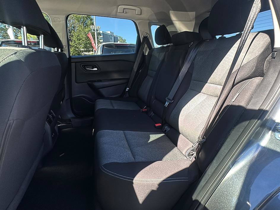 Certified 2025 Nissan Rogue SV AWD/4WD image 18