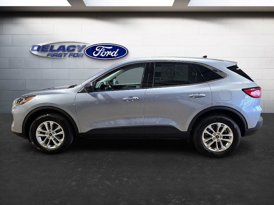 Used 2022 Ford Escape SE w/ Convenience Package image 2