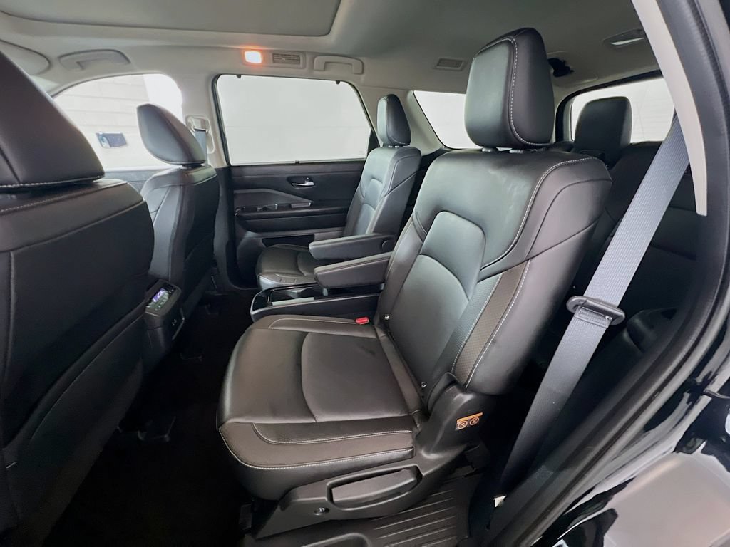 Used 2024 Nissan Pathfinder SL w/ SL Premium Package AWD/4WD image 23