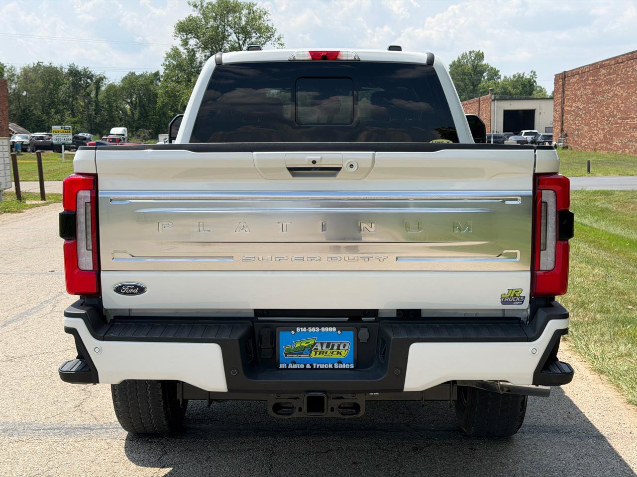 Used 2023 Ford F350 Platinum w/ FX4 Off-Road Package AWD/4WD image 5
