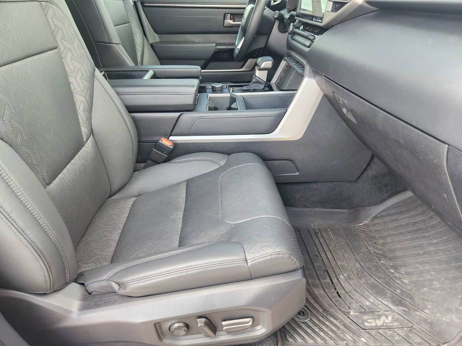 Used 2024 Toyota Tundra Limited w/ Power Package AWD/4WD image 18