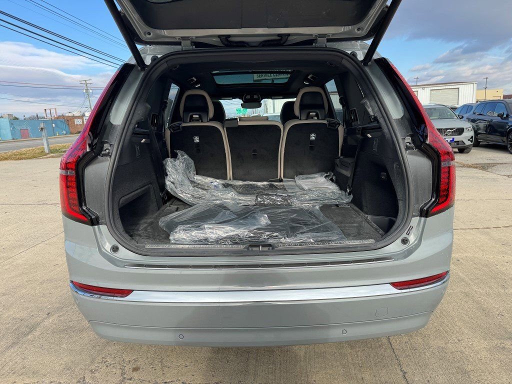 New 2026 Volvo XC90 B6 Plus w/ Protection Package Premier image 15