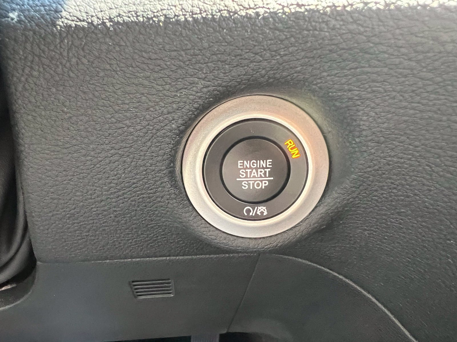 Used 2023 Chrysler Pacifica Pinnacle FWD image 50