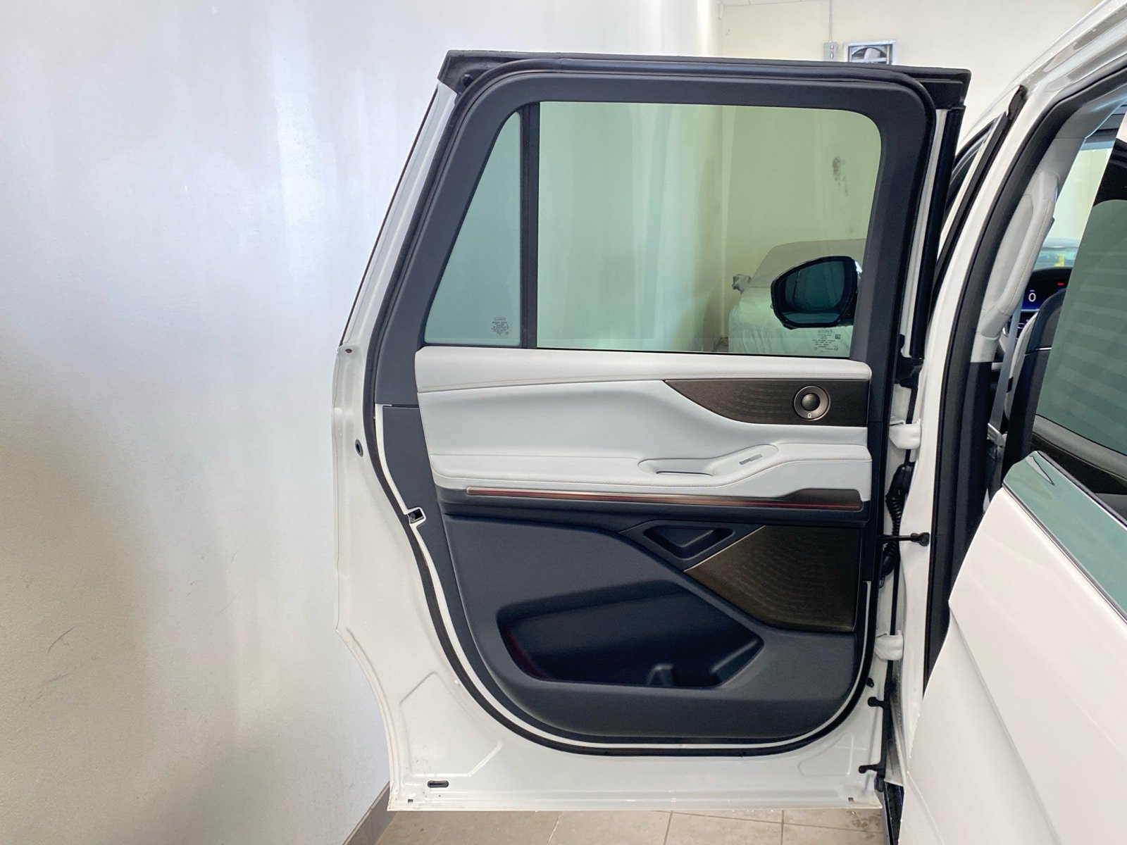 New 2026 Lincoln Navigator L Black Label AWD/4WD image 11