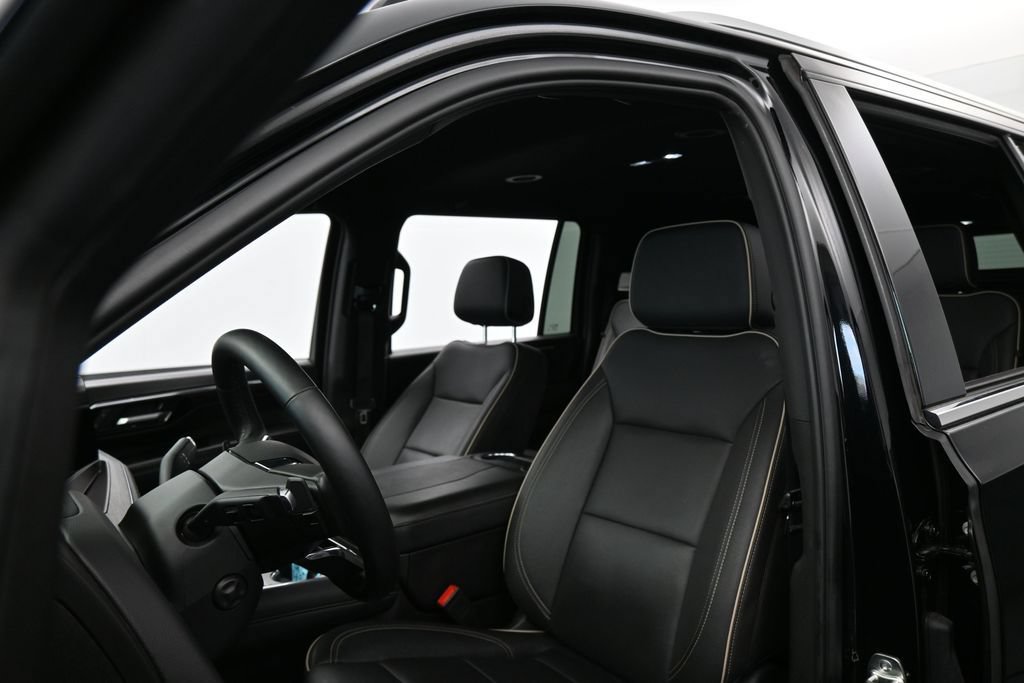 Used 2026 Chevrolet Suburban Premier AWD/4WD image 10