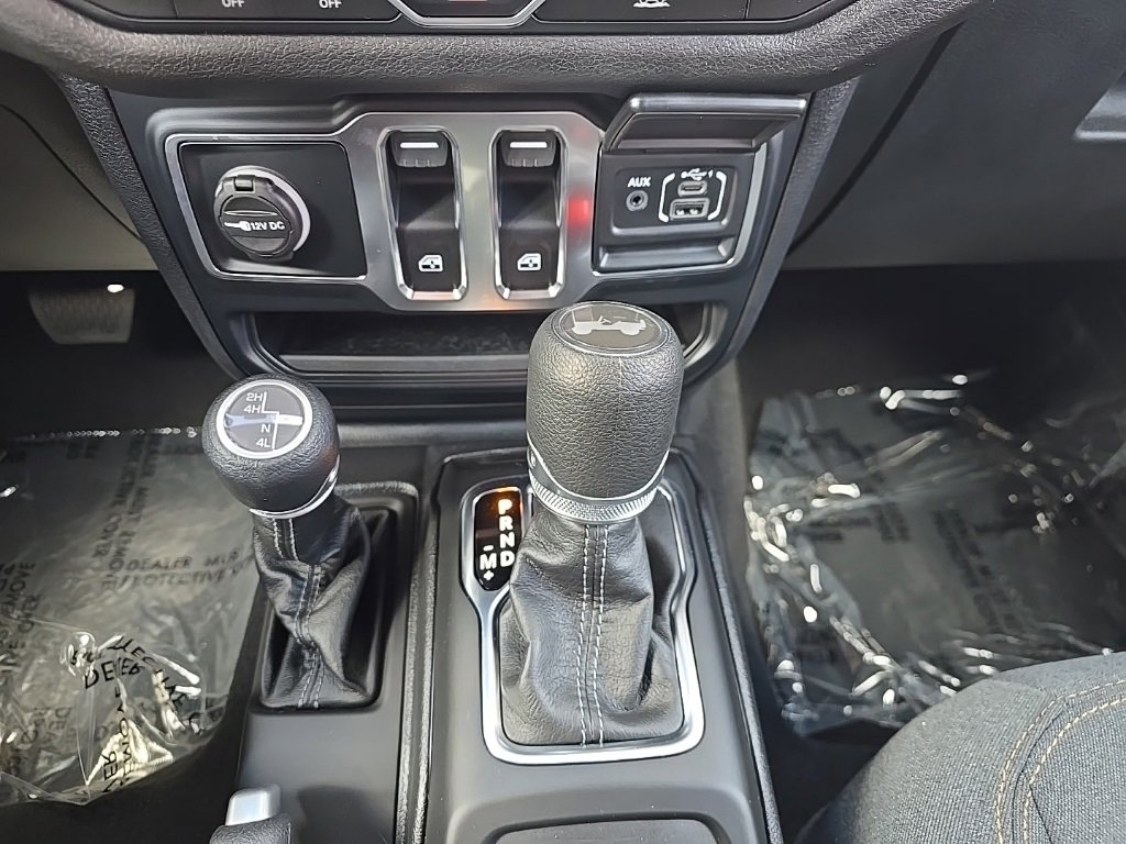 Used 2025 Jeep Wrangler Sport image 7