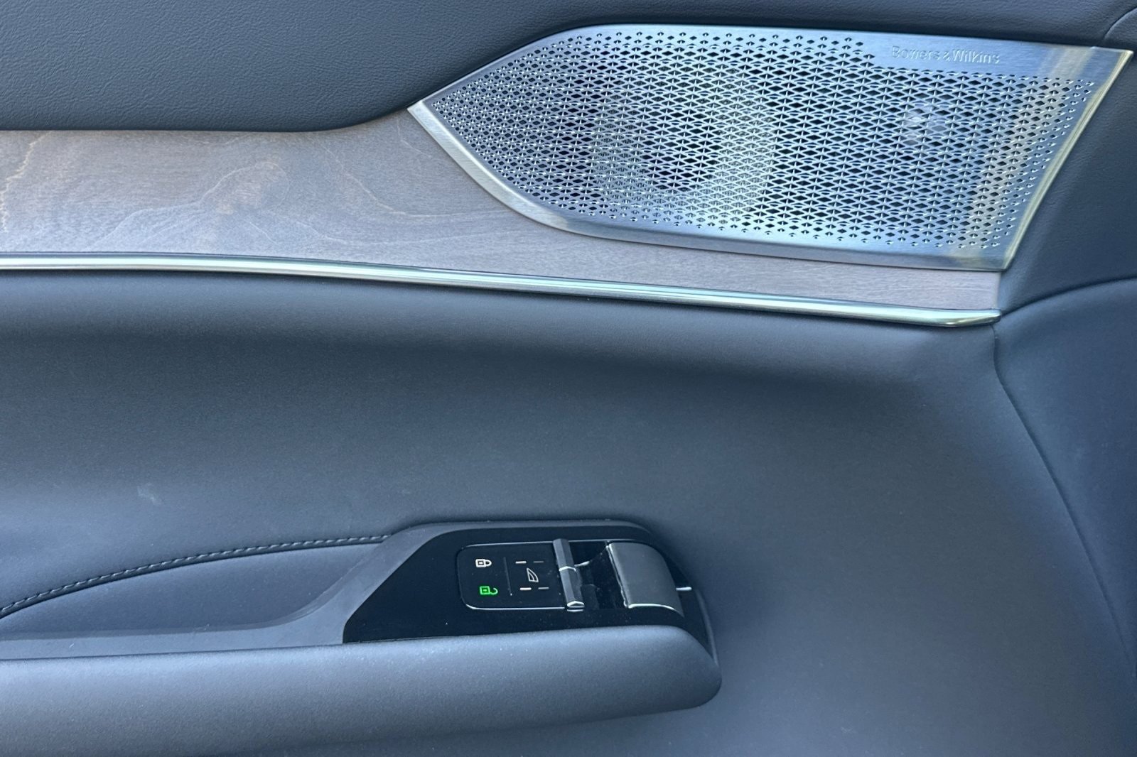 New 2025 Volvo EX90 Ultra image 14