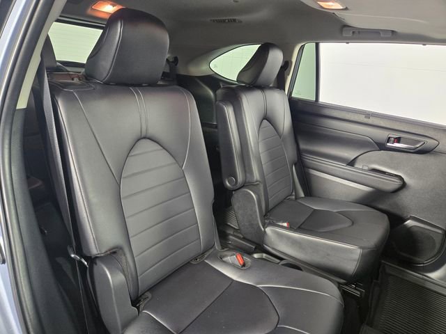 Used 2024 Toyota Highlander XLE image 17