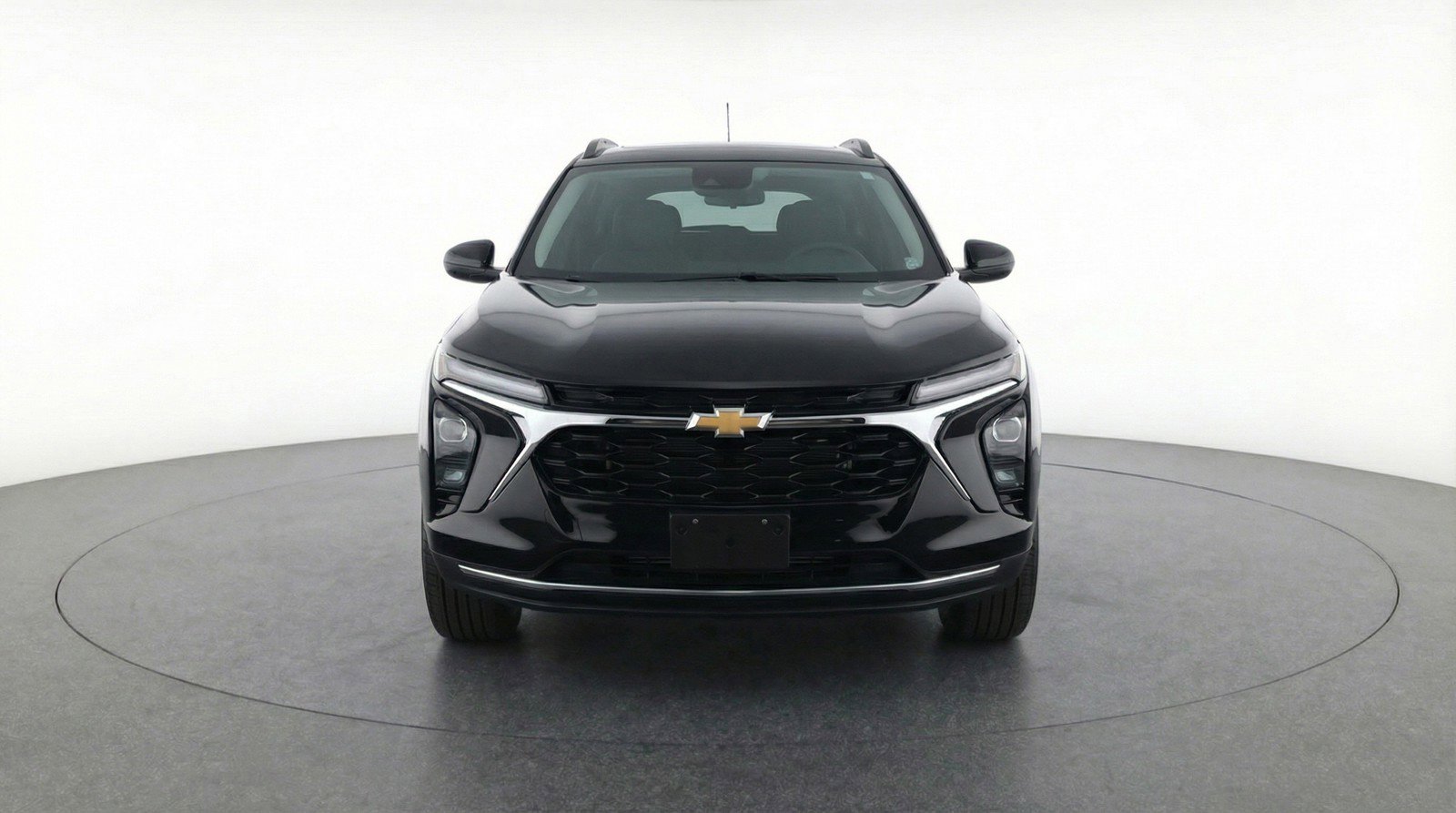Used 2025 Chevrolet Trax LT FWD image 2