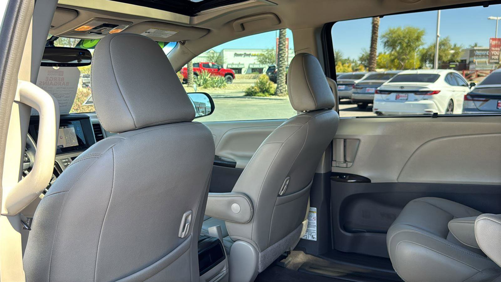 Used 2016 Toyota Sienna XLE w/ XLE Navigation Package image 29