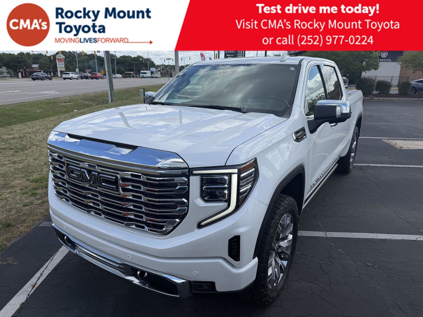Used 2023 GMC Sierra 1500 Denali w/ Denali Reserve Package AWD/4WD image 3