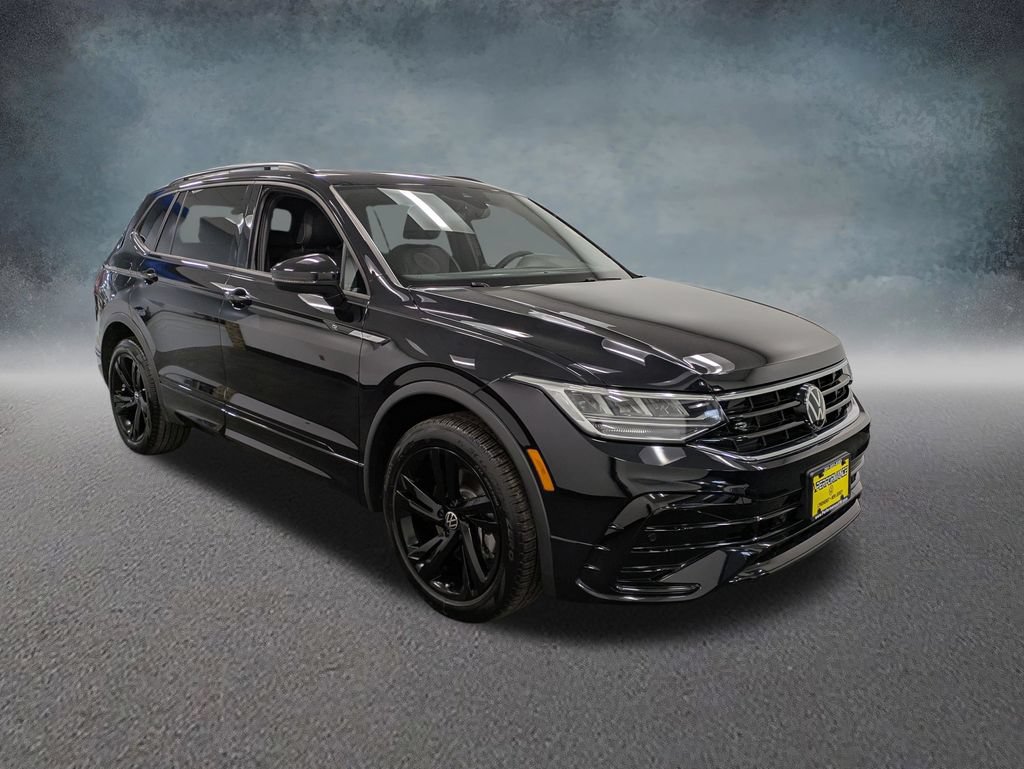 Used 2023 Volkswagen Tiguan SE R-Line AWD/4WD image 3