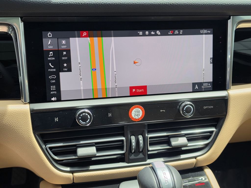 Certified 2025 Porsche Macan image 12