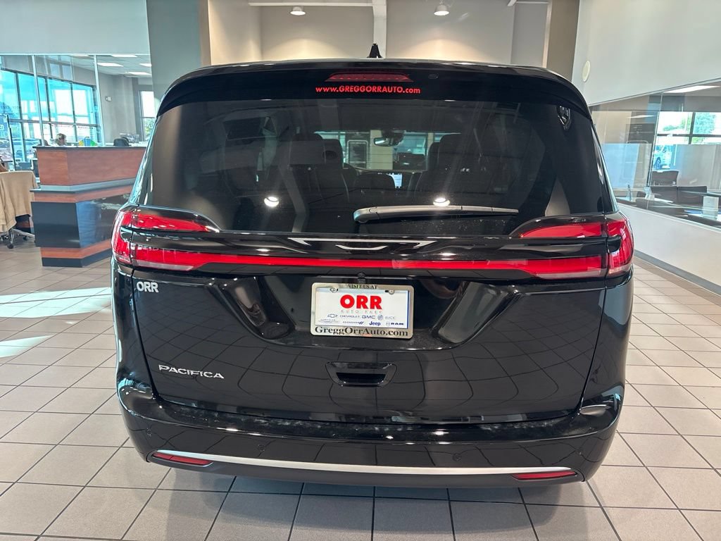 New 2027 Chrysler Pacifica Select FWD image 5