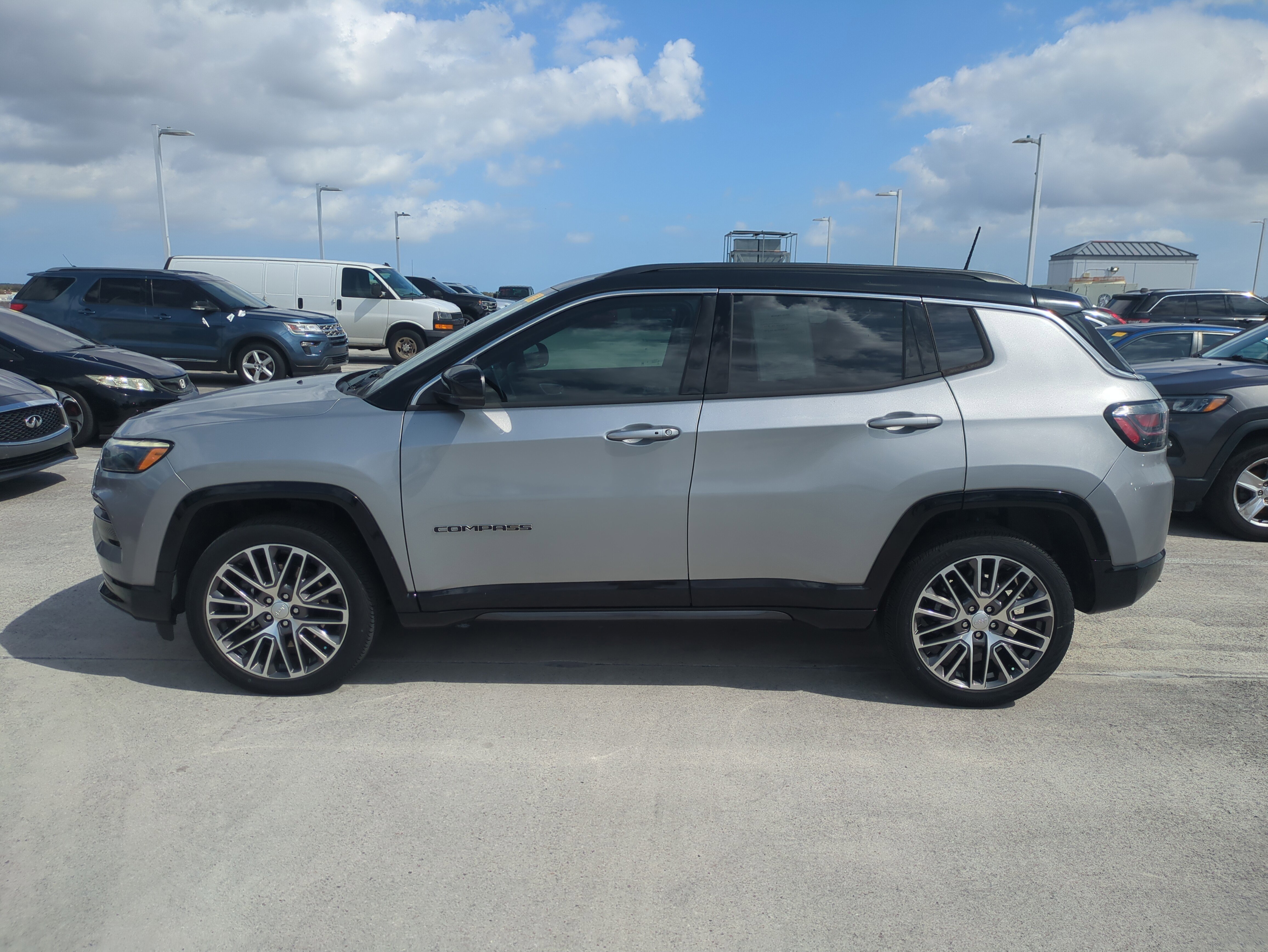 Used 2023 Jeep Compass Limited w/ Elite Group image 8