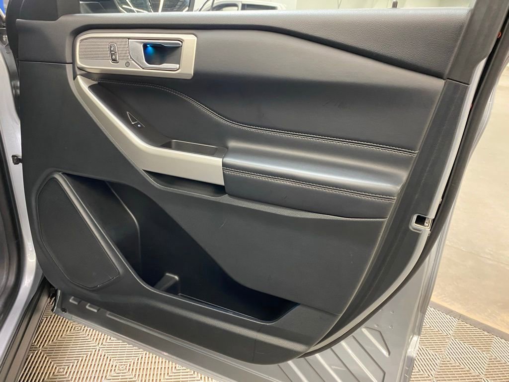 Used 2023 Ford Explorer Limited image 19