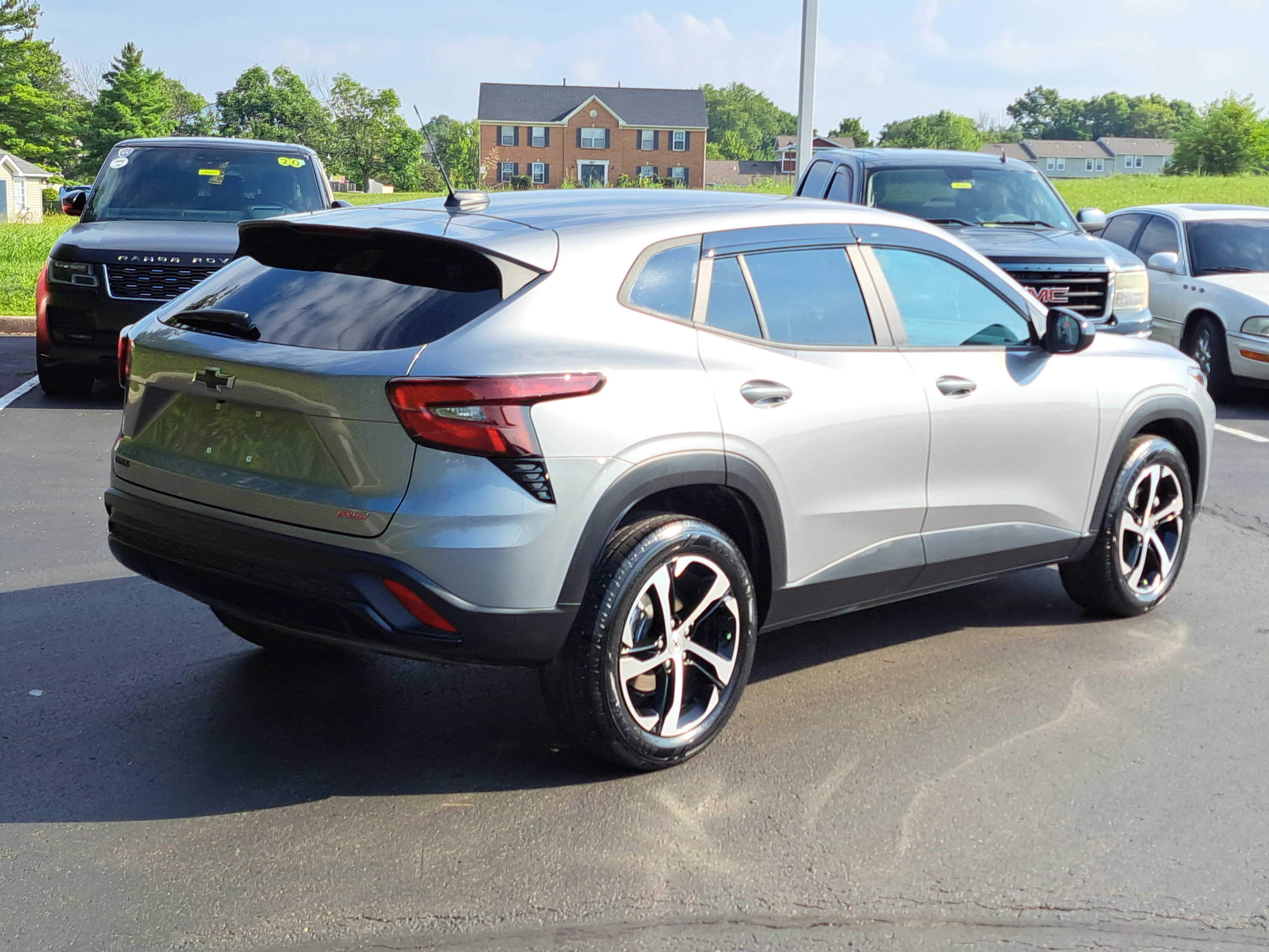 Used 2024 Chevrolet Trax RS w/ Sunroof Package image 4