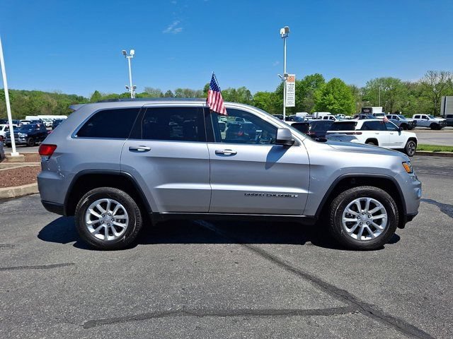 Certified 2021 Jeep Grand Cherokee Laredo X AWD/4WD image 9