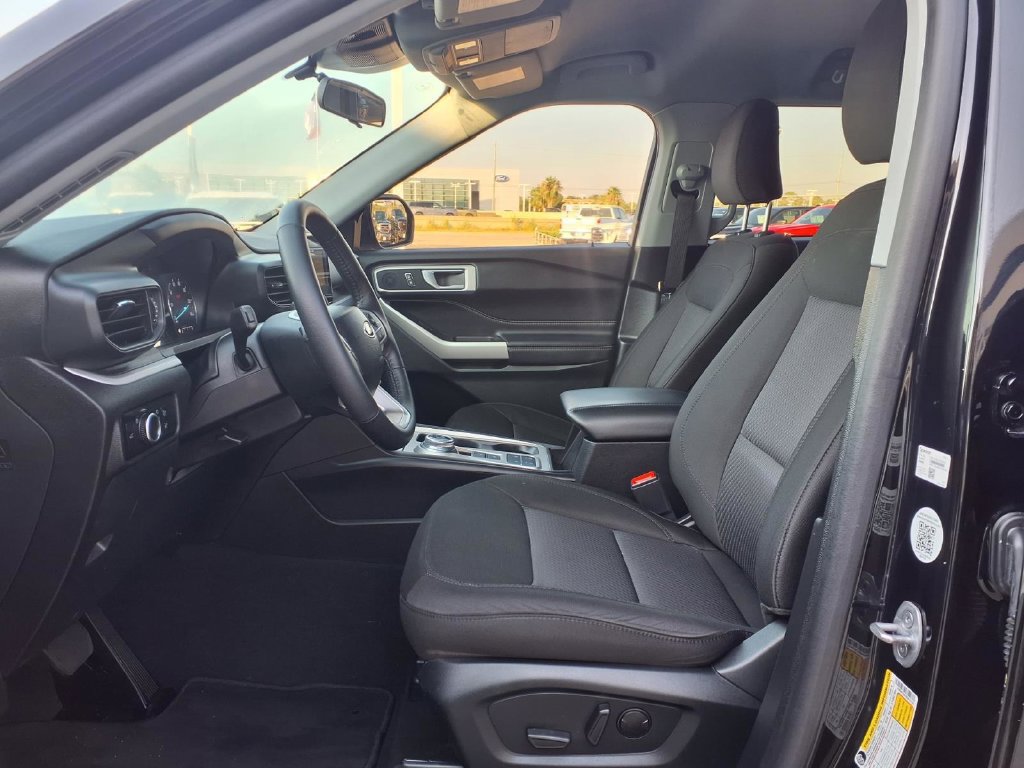 Used 2024 Ford Explorer XLT RWD image 15