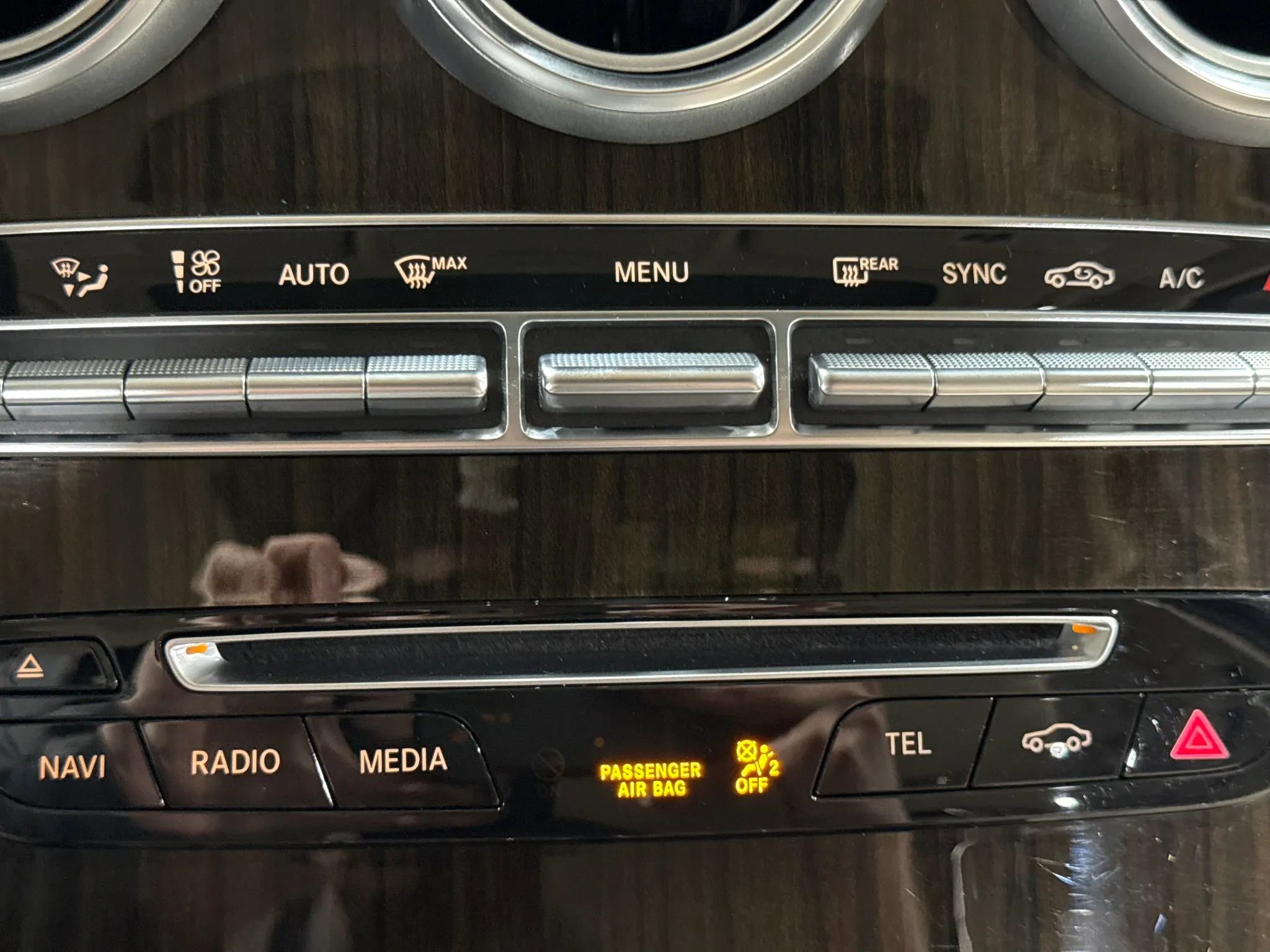 Used 2019 Mercedes-Benz GLC 300 4MATIC w/ Premium Package image 36
