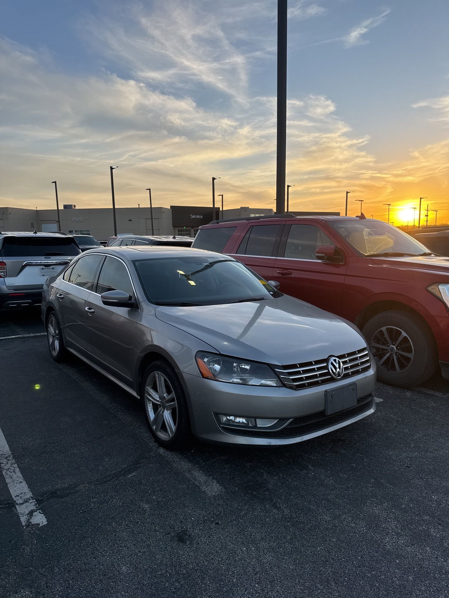 Used 2013 Volkswagen Passat TDI SE image 2