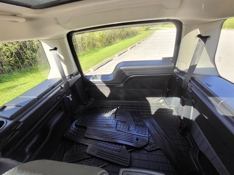 Used 2016 Land Rover LR4 HSE AWD/4WD image 25