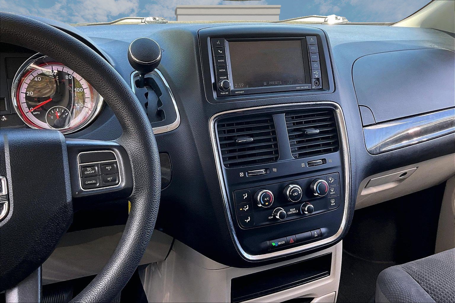 Used 2019 Dodge Grand Caravan SE FWD image 6