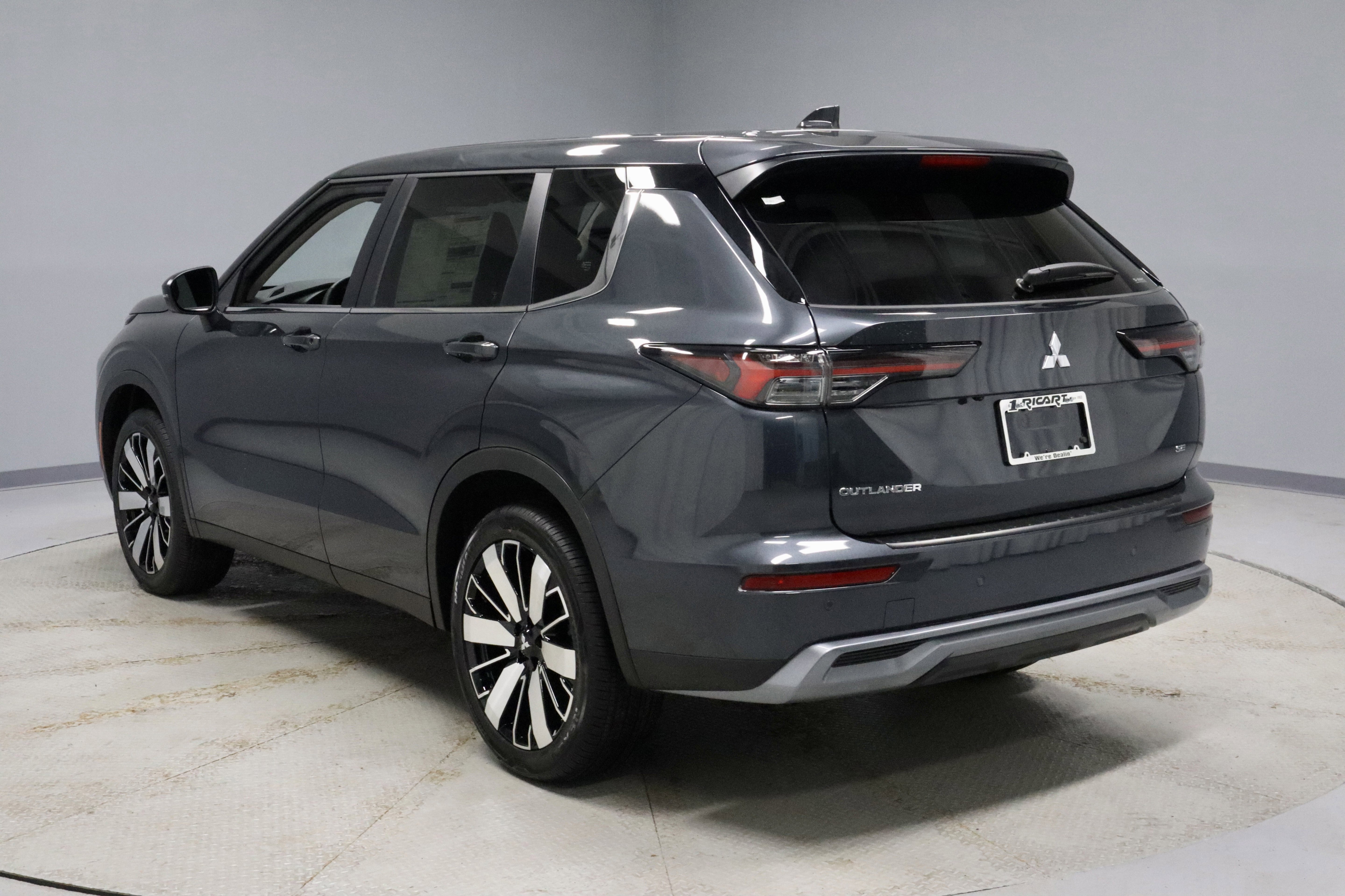New 2026 Mitsubishi Outlander SE image 7