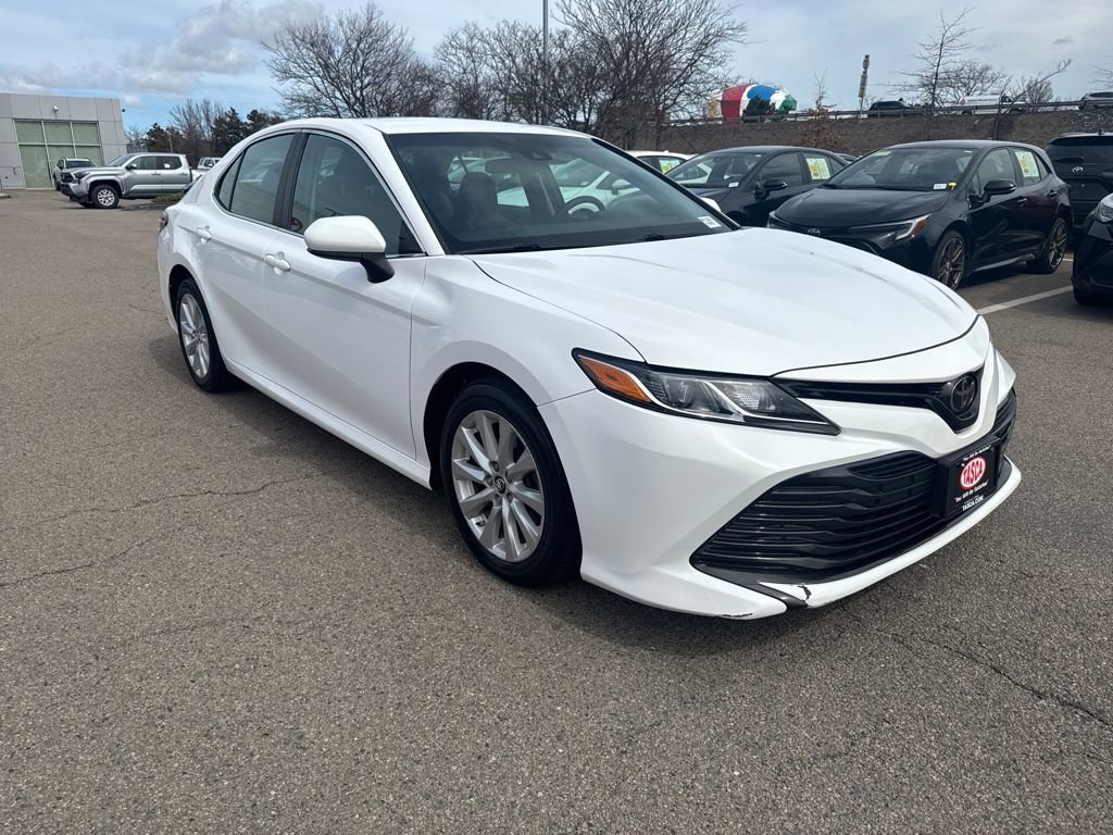 Used 2018 Toyota Camry LE image 9