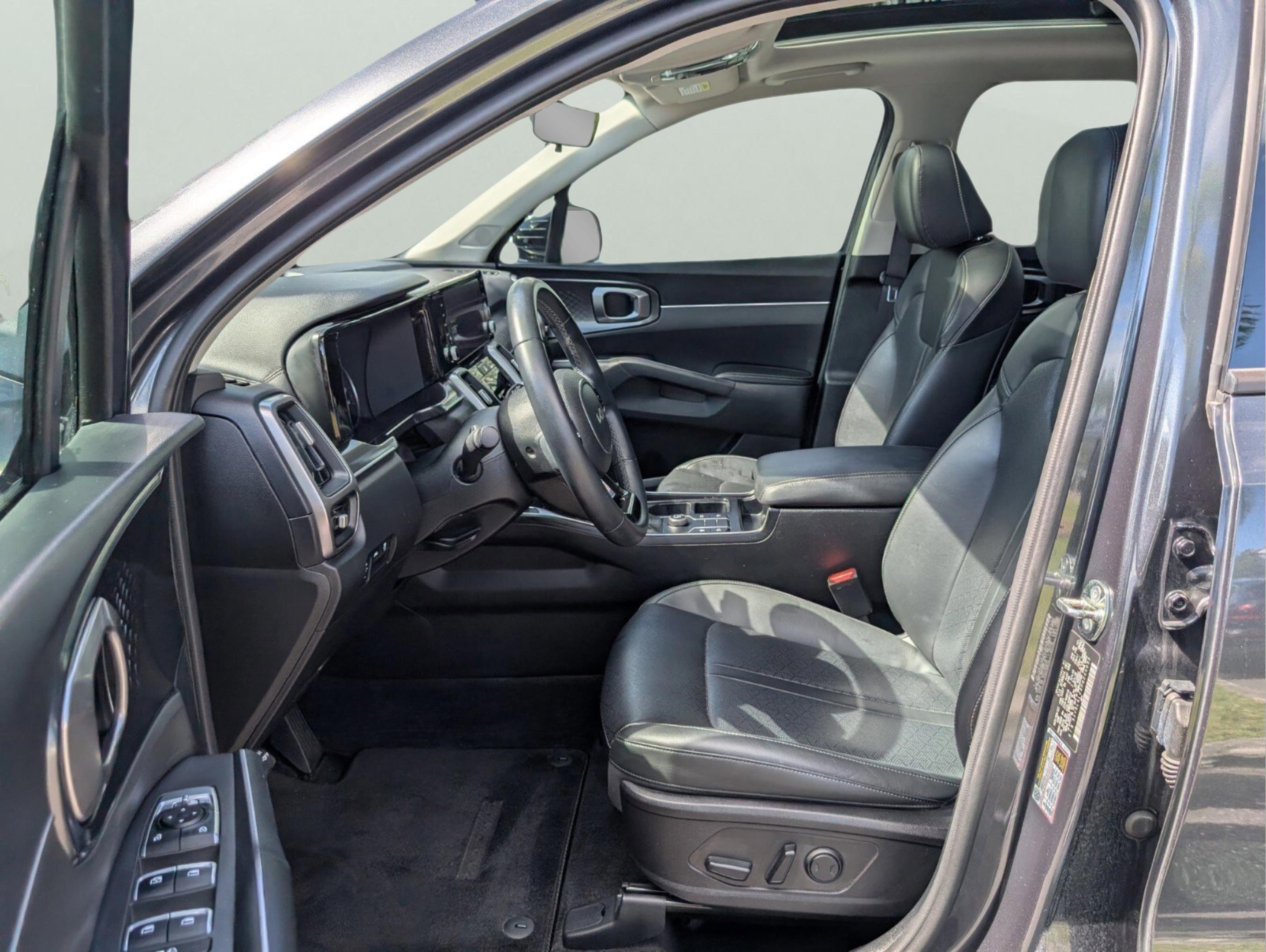 Used 2023 Kia Sorento S w/ Panoramic Sunroof Package FWD image 32