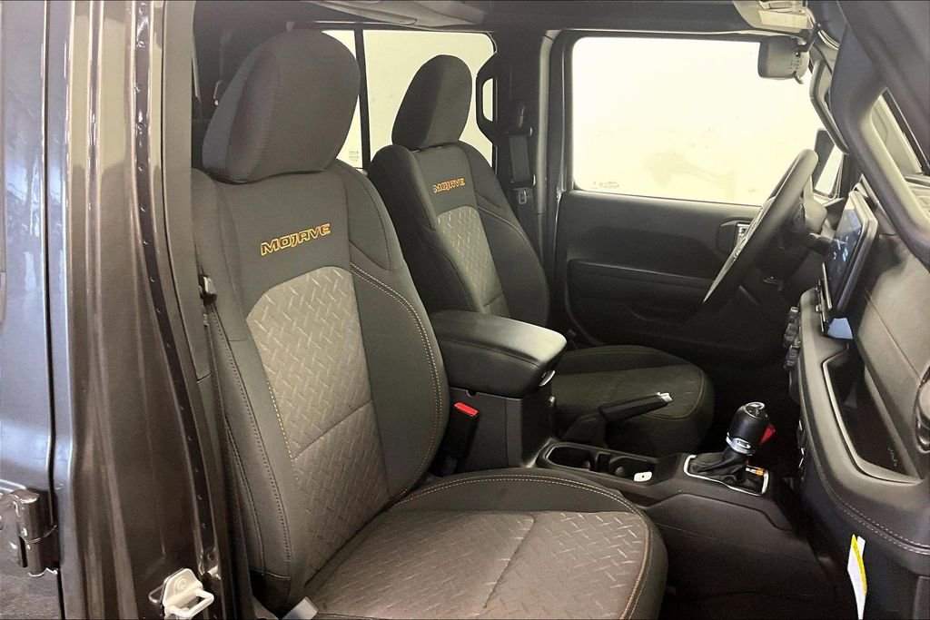 Used 2025 Jeep Gladiator Mojave AWD/4WD image 6