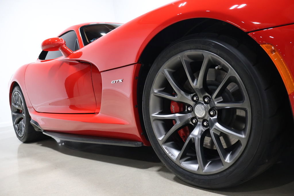 Used 2013 SRT Viper GTS w/ GTS Laguna Interior Pkg image 11