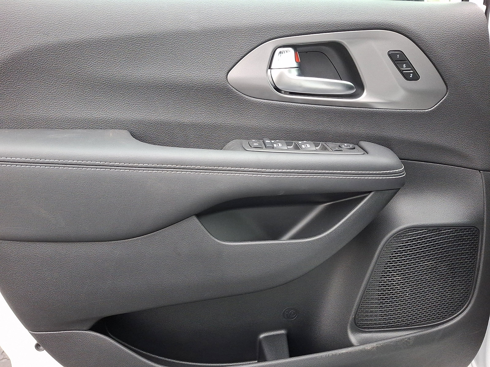 New 2026 Chrysler Pacifica Select image 10