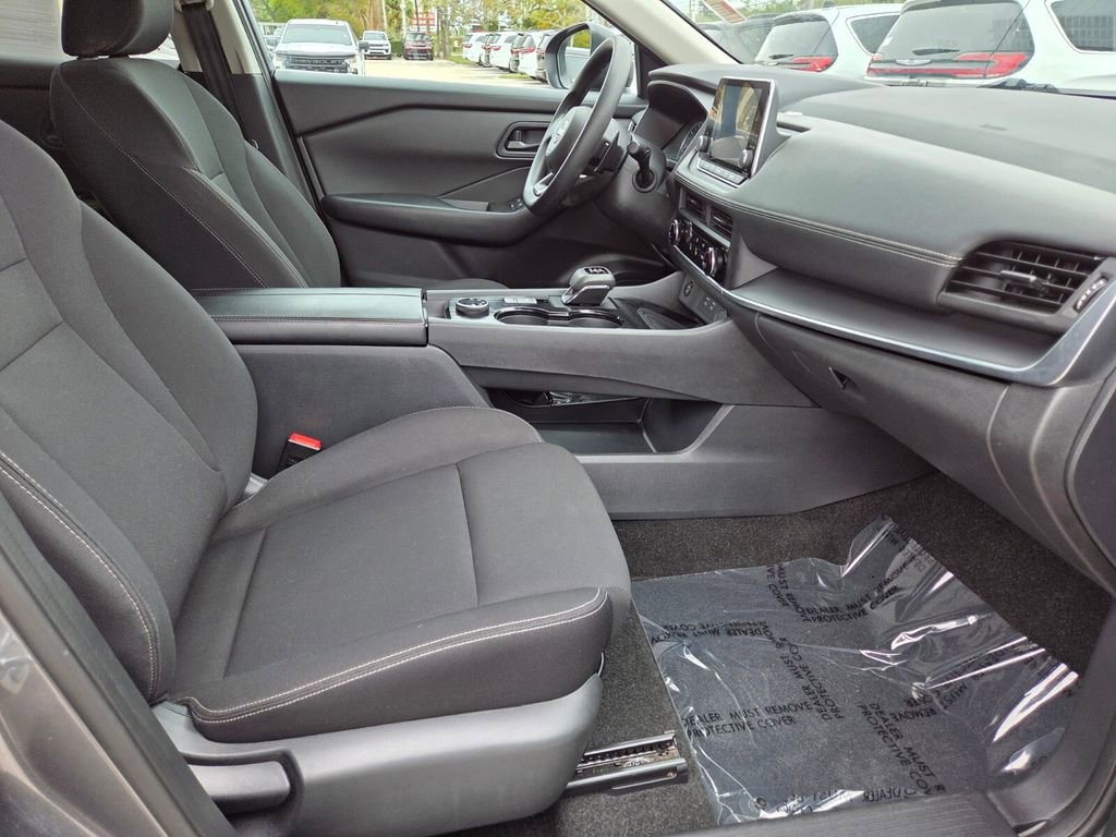 Used 2024 Nissan Rogue S image 10