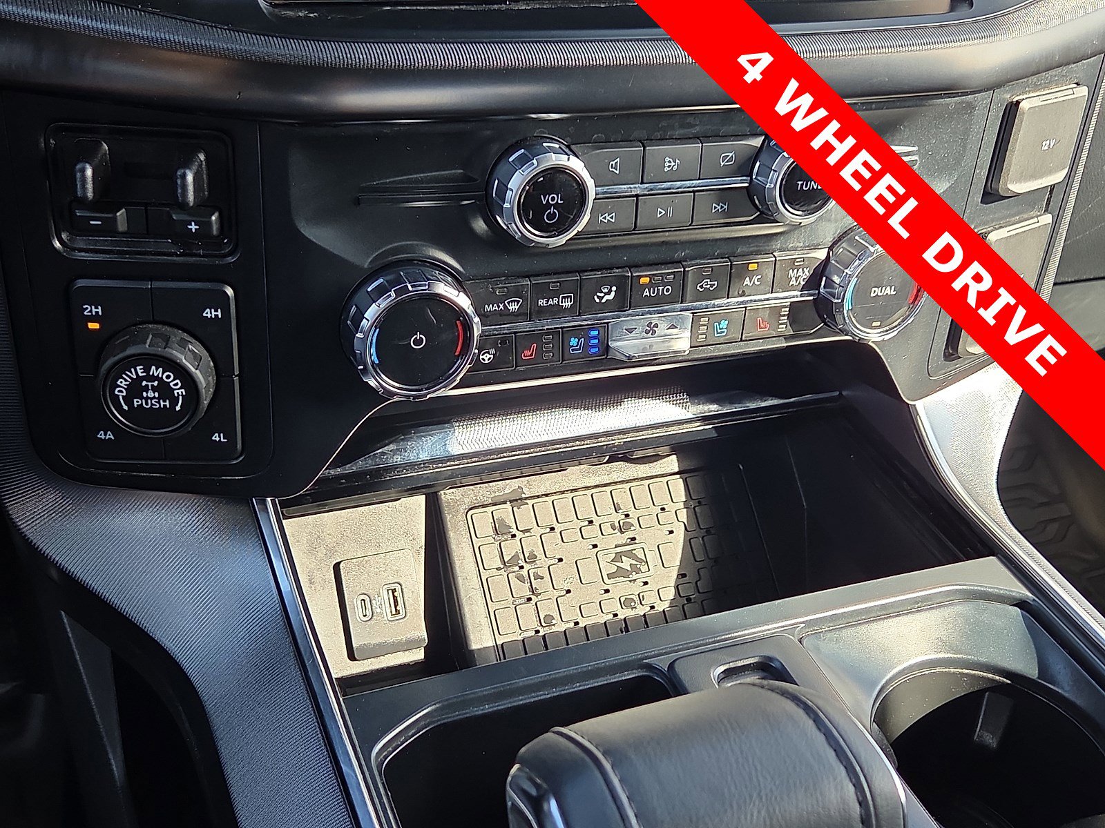 Used 2024 Ford F150 Platinum w/ Equipment Group 702A High image 19