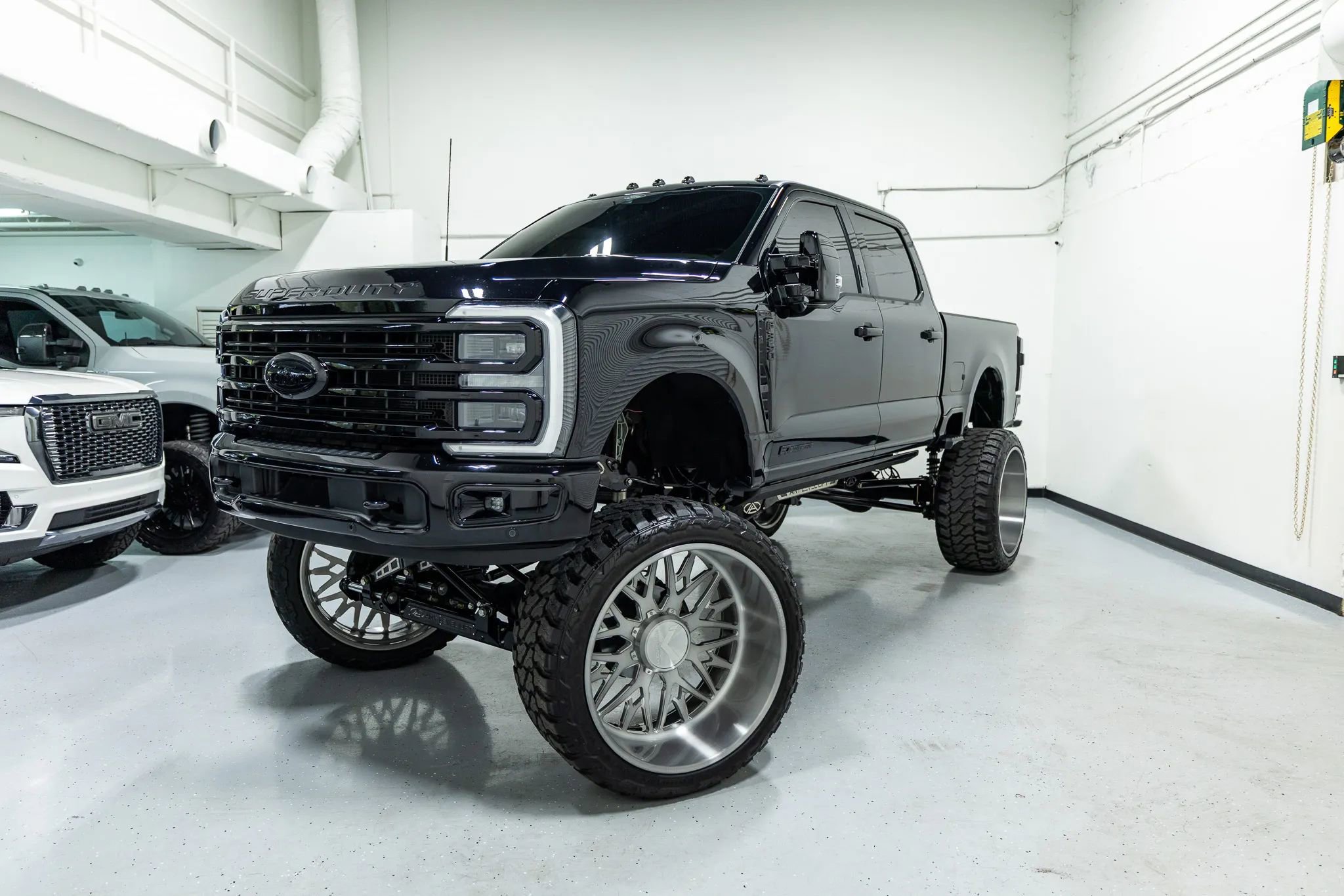 Used 2024 Ford F350 Platinum image 4